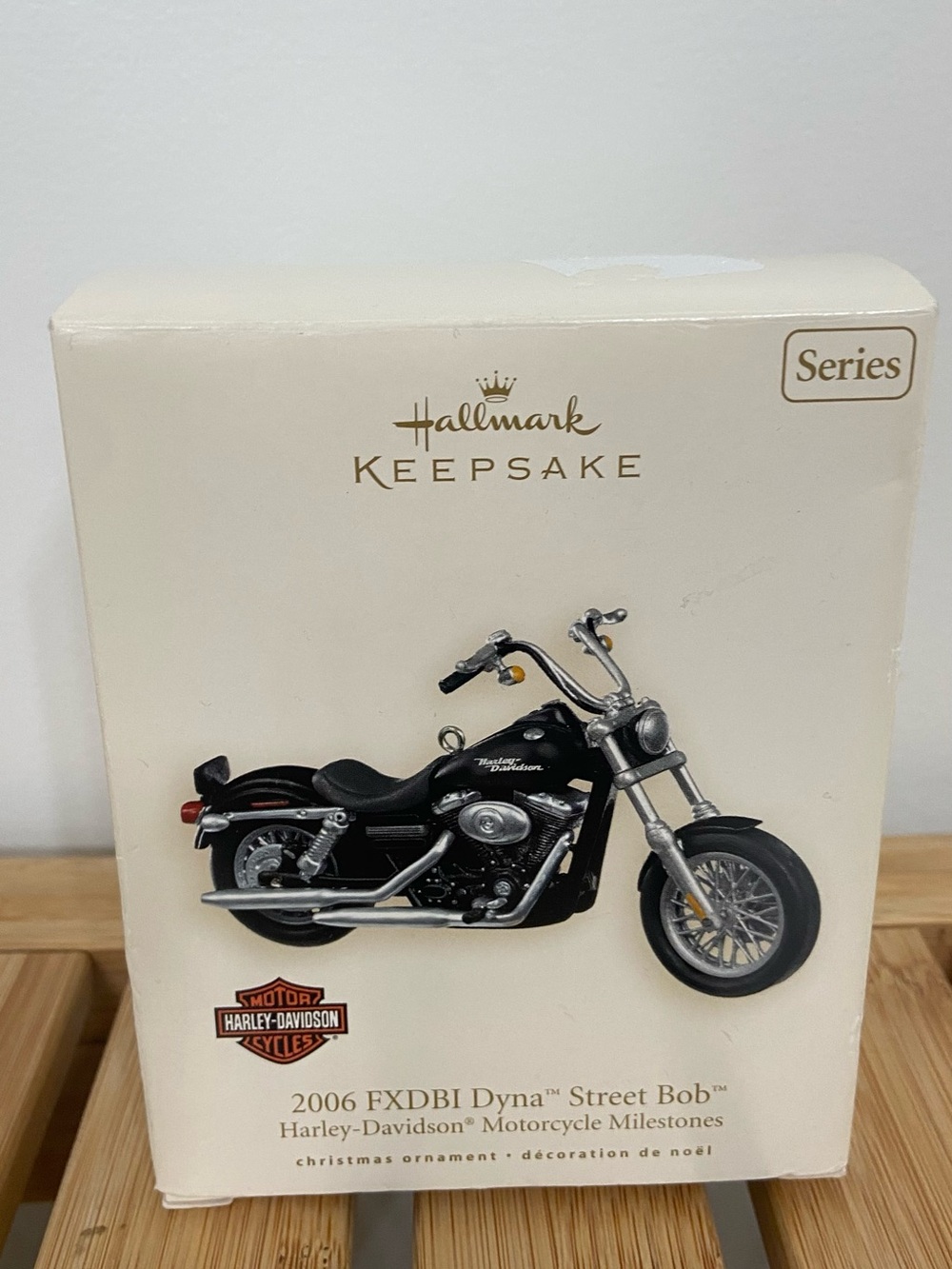 Harley-Davidson White and Black 2006 FXDBI Dyna Street Bob Box Artwork